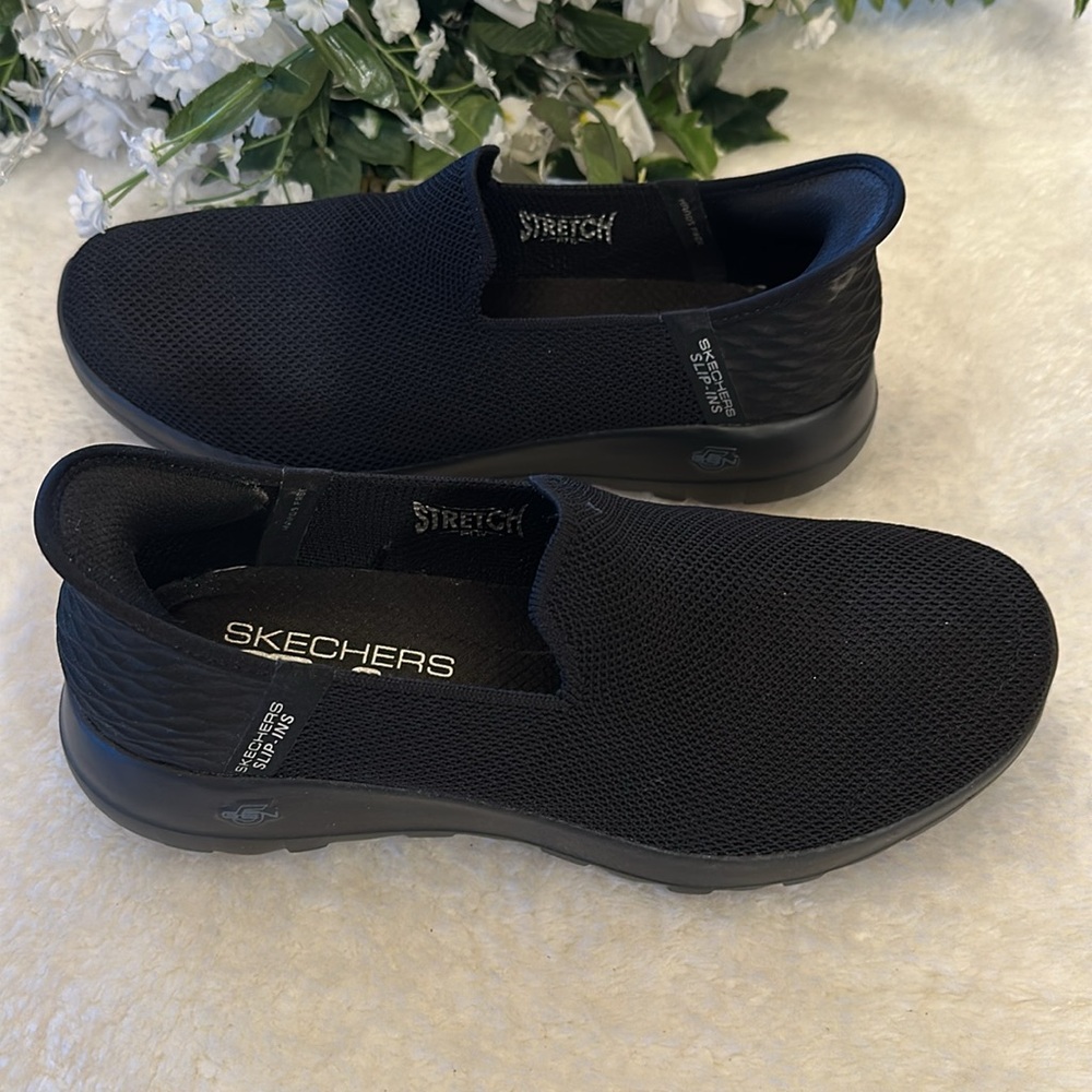 New Skecher slip ons